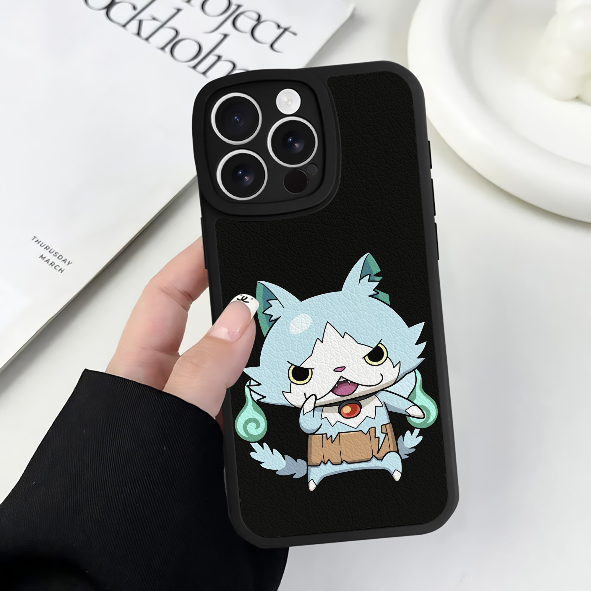 （画像用） 妖怪ウォッチ Yo-kai Watch 【iPhone 16シリーズ対応】シリコンスマホケース（レザー調） 材質：シリコン
